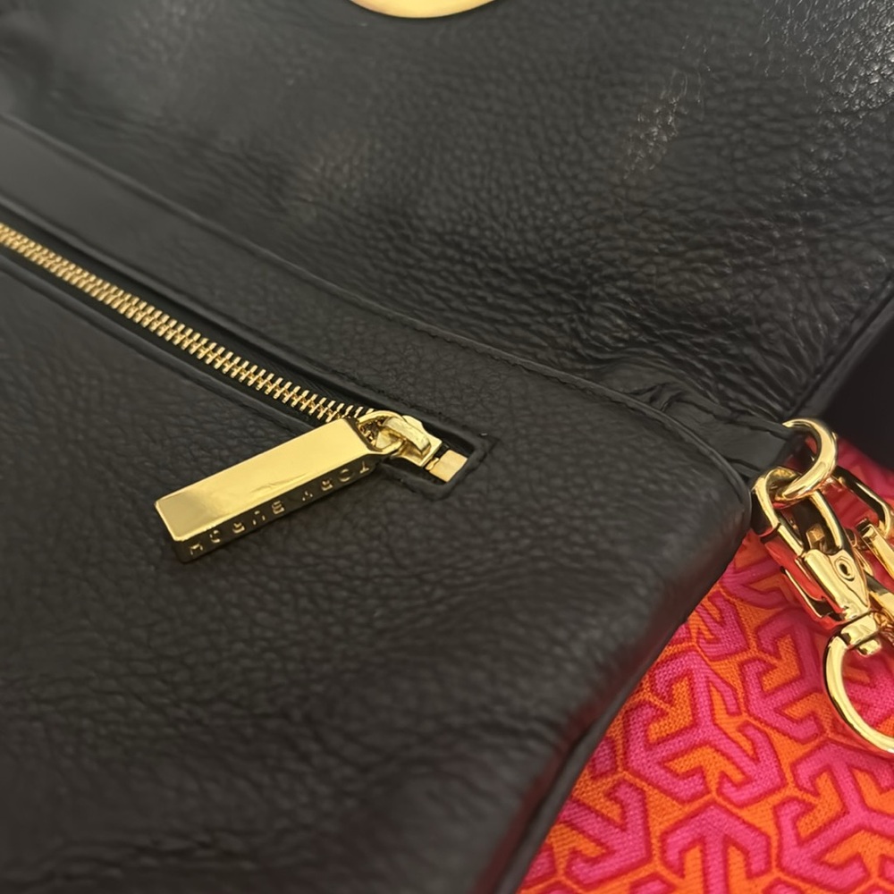Tory Burch Black Leather Clutch with gold chain strap - Picture 4 of 7
